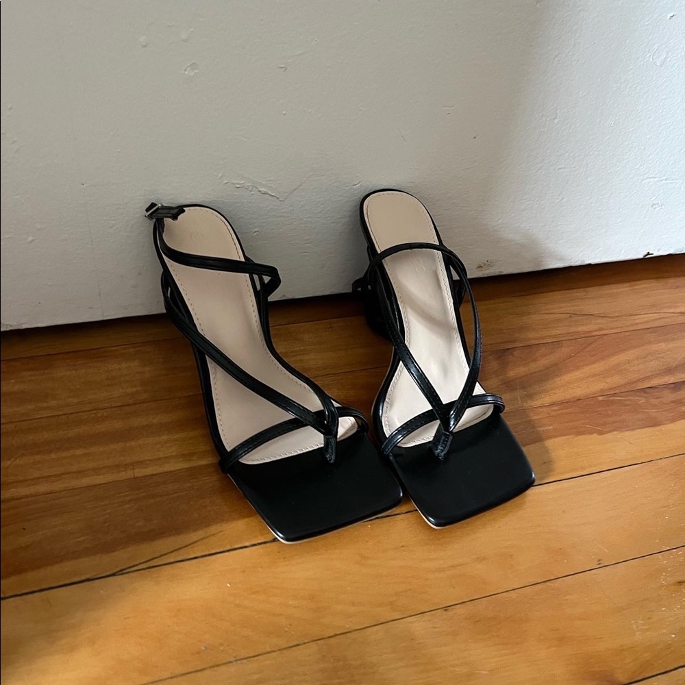Sz 6 black heels